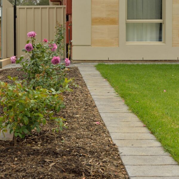 Drivestone Garden Edge - Graphite 330 x 165 Paver